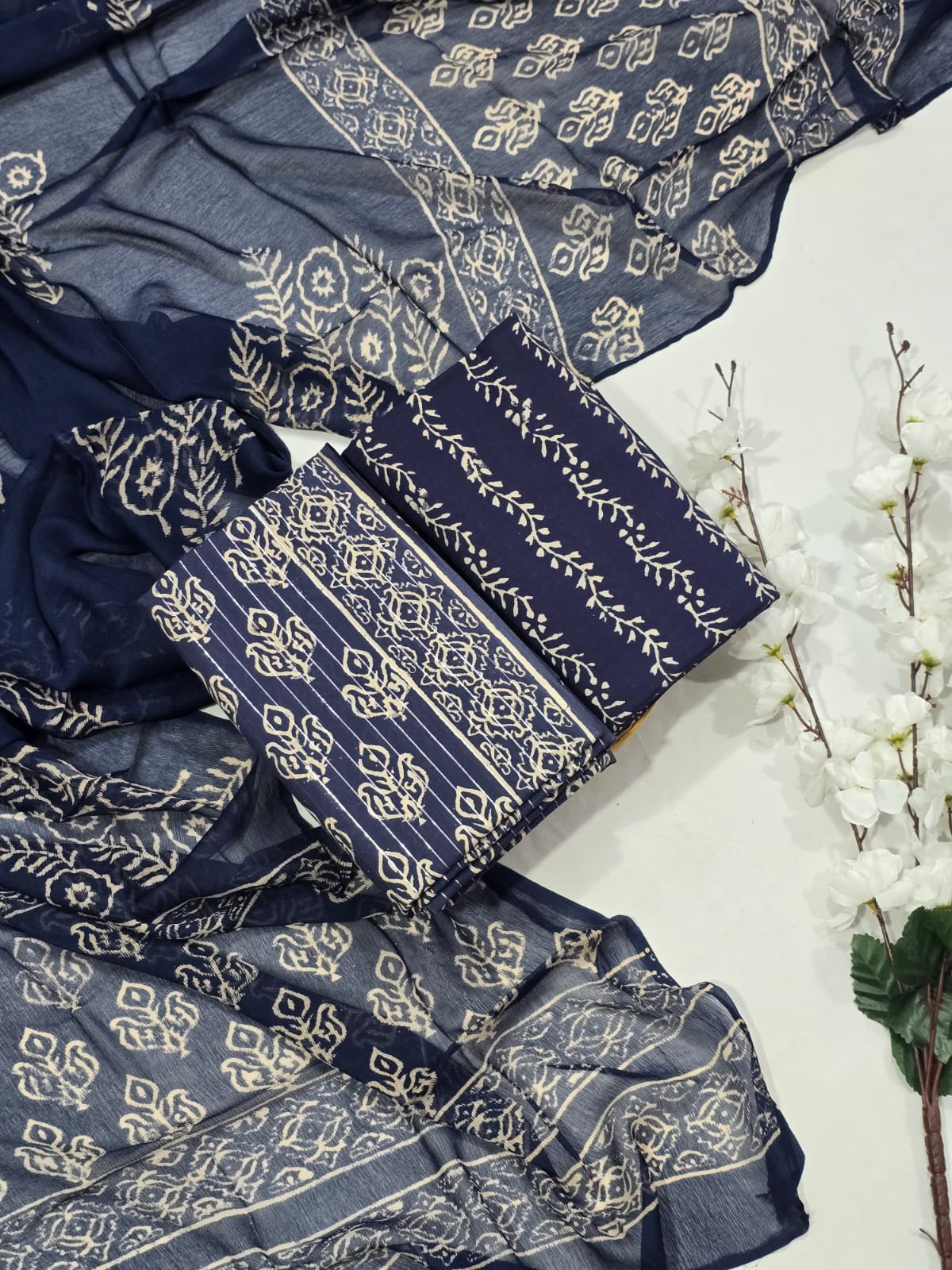 Elegant Grey Cotton Suit Set with Chiffon Dupatta - Buti Pattern